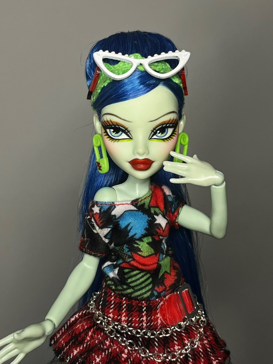 Lagoolaura tweet media