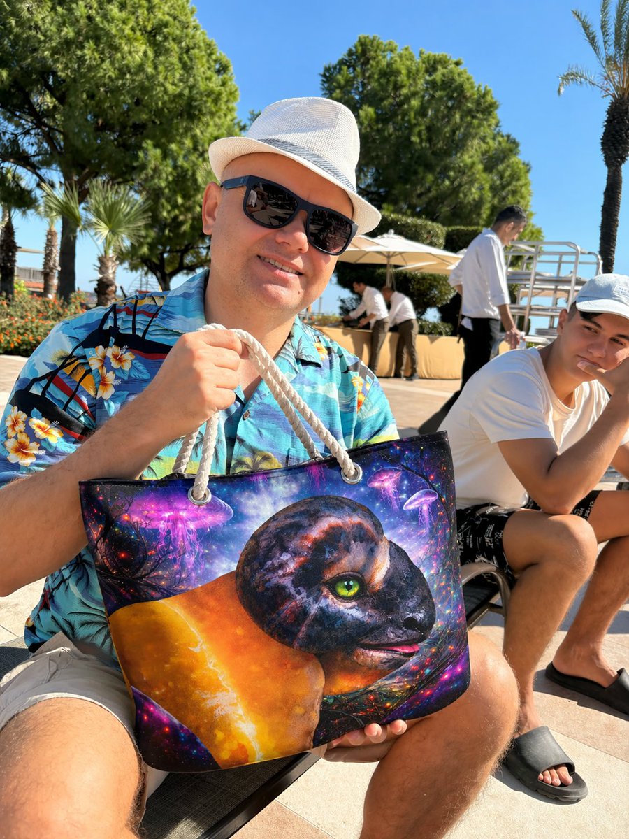 Treefrix's tweet image. Summer time is around the corner ☀️🌴 Get yourself a unique beach bag 🌟 Not just a beach bag. A whole universe in your hands 🌌

#summertime #printableart #uniqueart