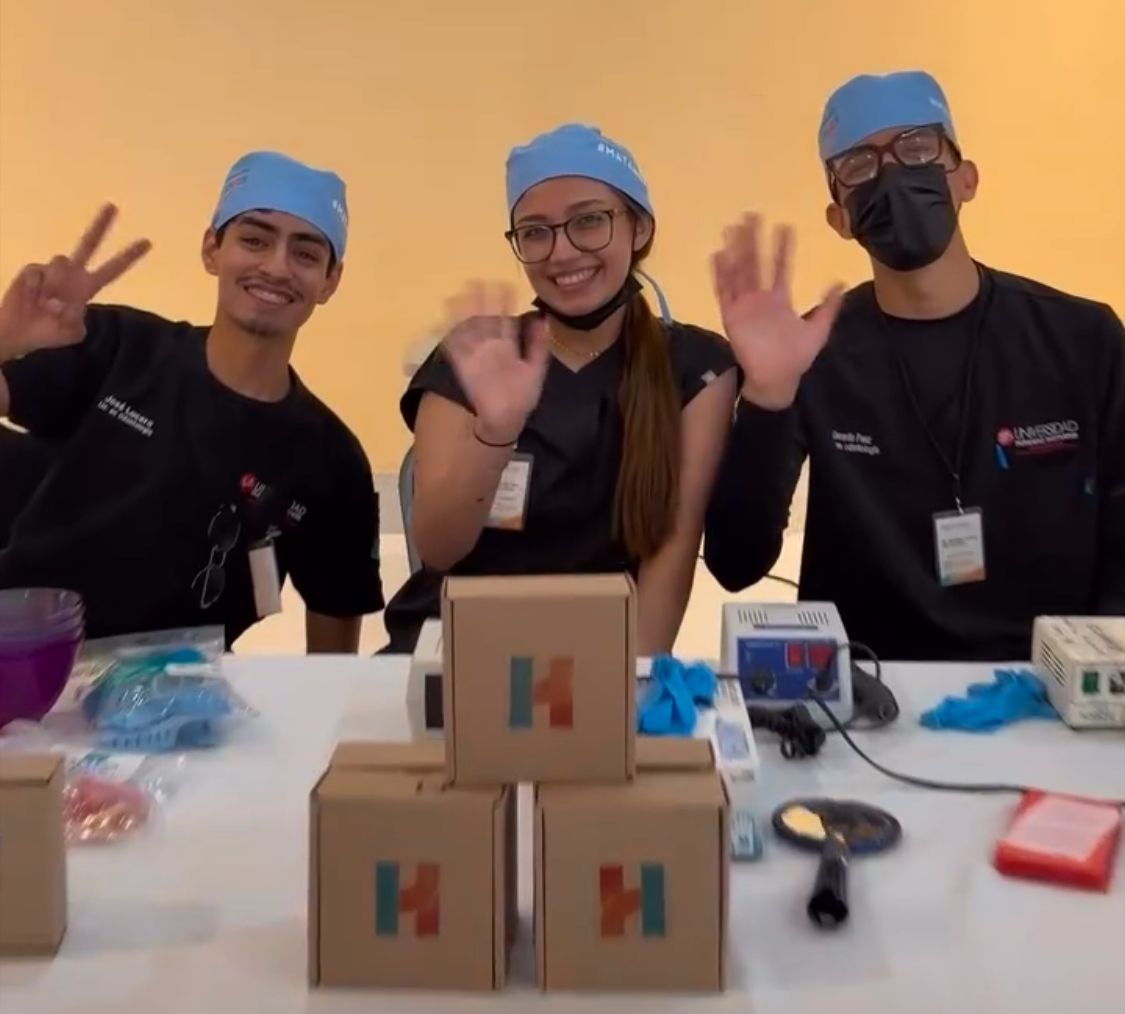 InfoSon1's tweet image. ENTREGA ALCALDE ANTONIO ASTIAZARÁN PRÓTESIS DENTALES

🦷 Entregan prótesis dentales para mejorar la salud y calidad de vida en Hermosillo.

👉 Lee la nota completa:
 infoson.com.mx/2026/04/22/ent…
#InfoSon #Hermosillo #Sonora @tonoastiazaran