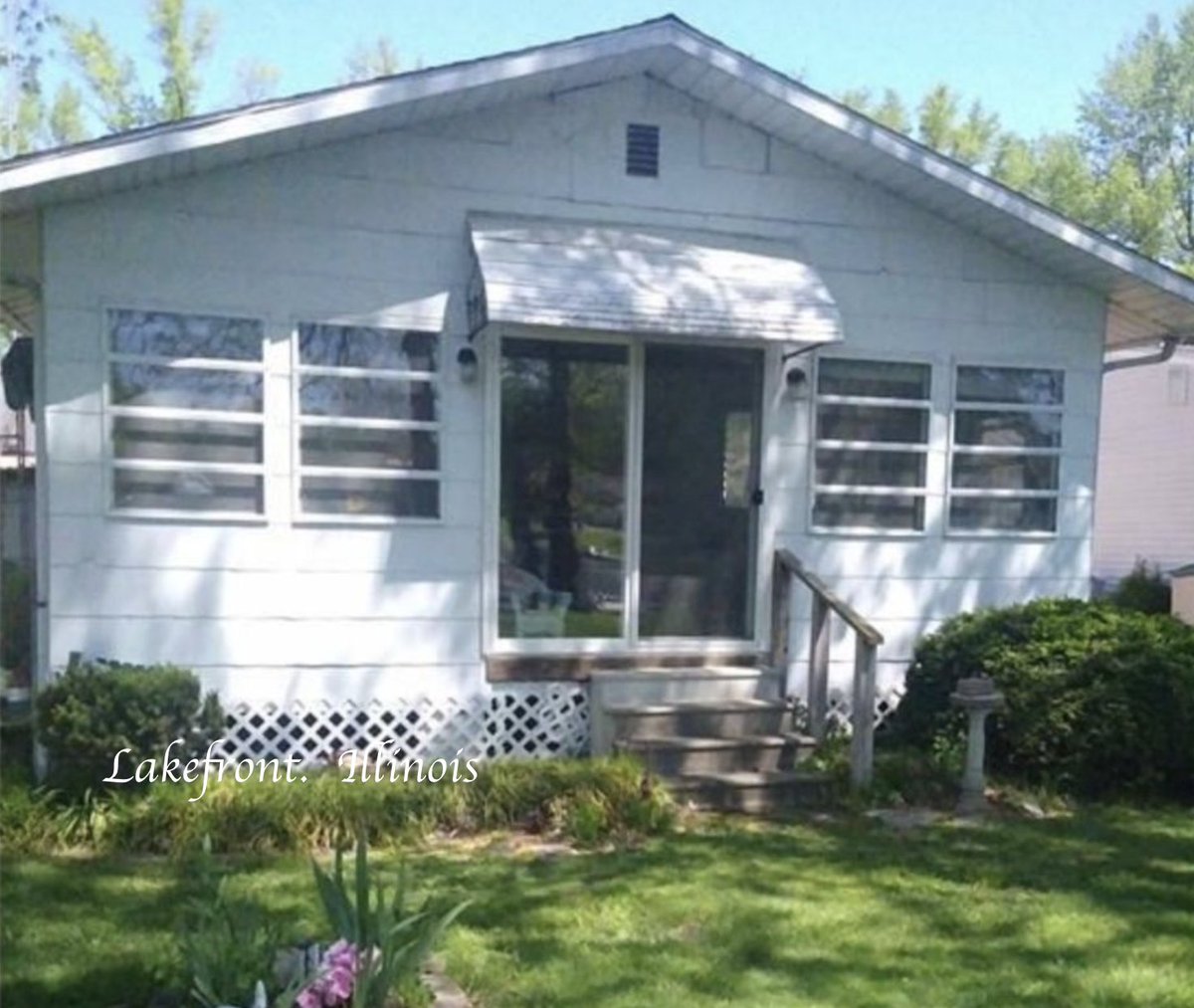 oldhouseunder50's tweet image. $45K. An adorable, move-in-ready #Illinois #cottage with peaceful lakefront views. Comes complete with furniture, art, décor, and appliances—simply unpack and start enjoying. oldhousesunder50k.com/c-1942-lakefro…