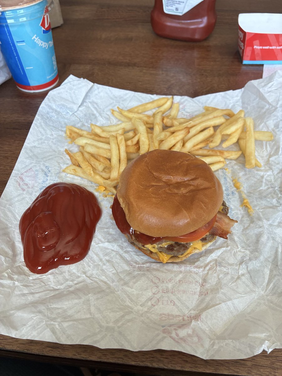 StarryShadow218's tweet image. And got Dairy Queen for a late #Lunch #Food

Was really good 🤤