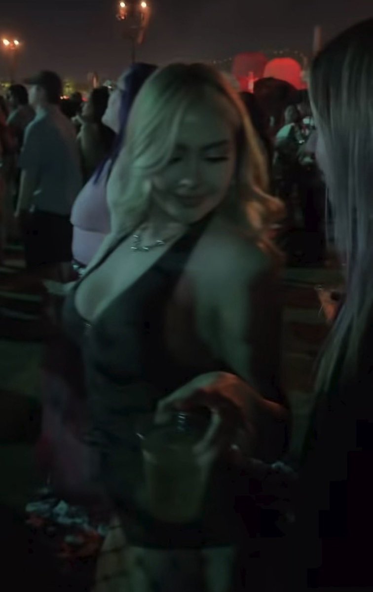 camiariv tweet media