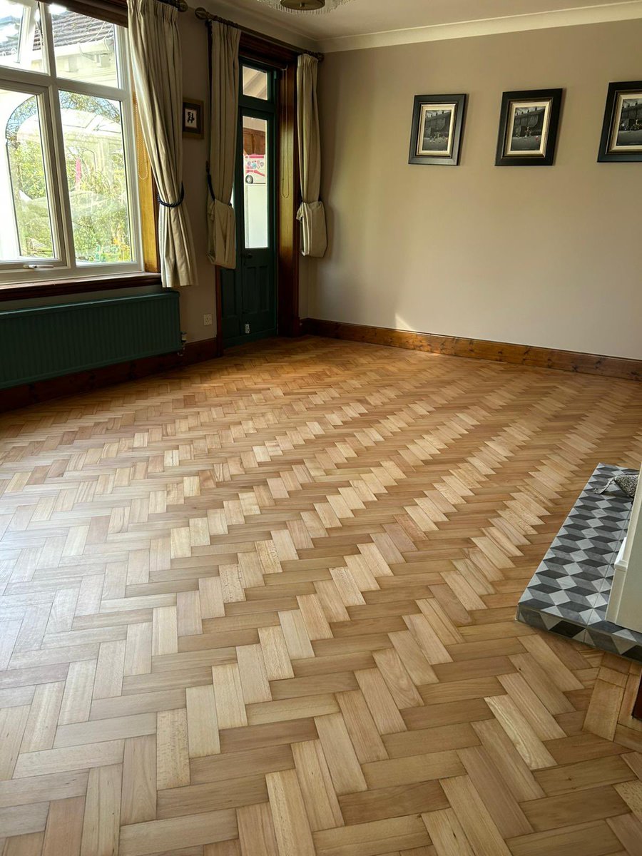 wfsnorthwales's tweet image. Here we had Beech parquet flooring. We gave the floor a full sand and seal, finished with a 3 coat Berger-Seidle lacquer system. Beautiful 😍 
#floorsanding
#renovation
#restoration
#lounge 
#interior
#wood
#flooring
#wrexham
#northwales