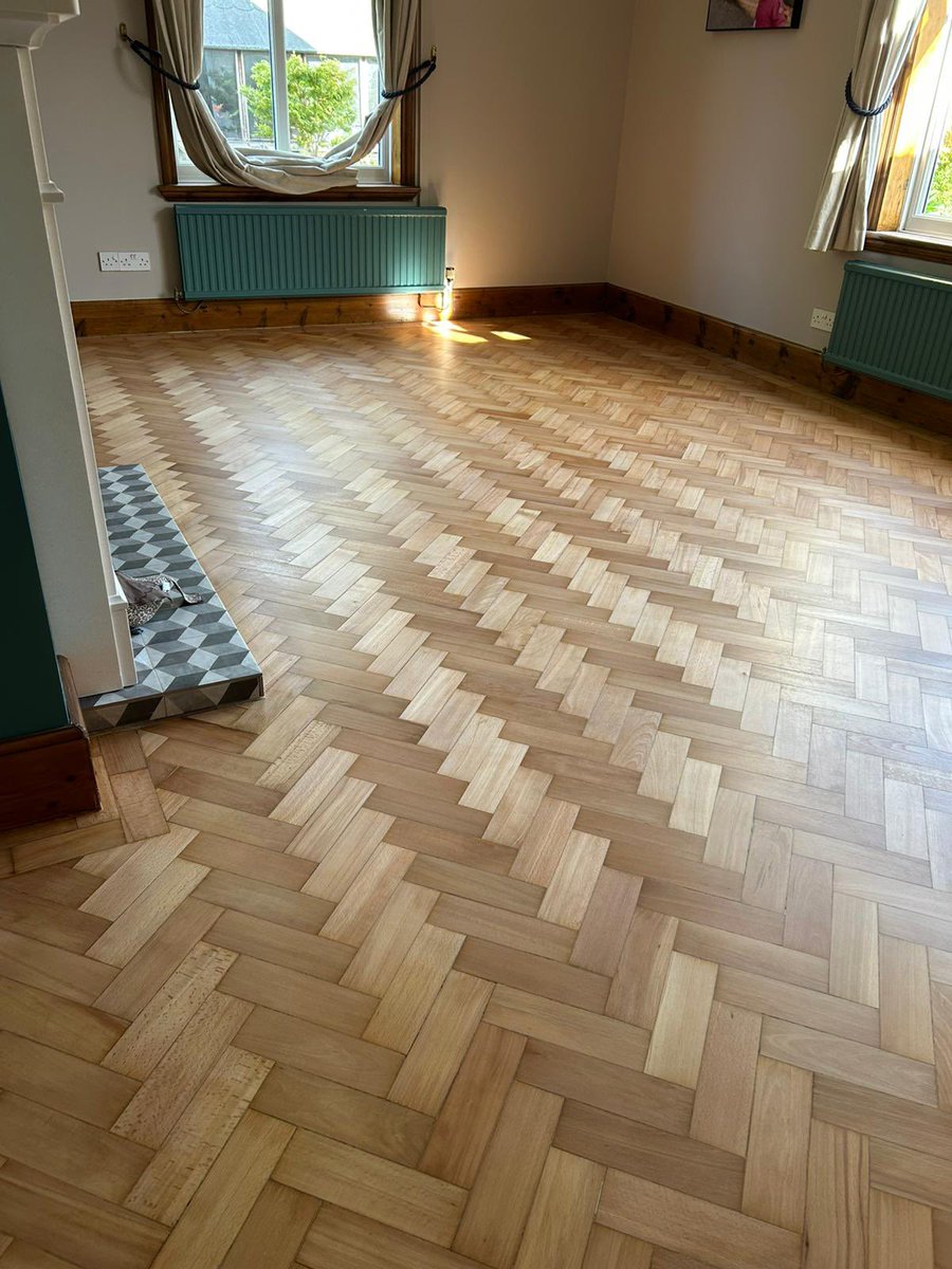 wfsnorthwales's tweet image. Here we had Beech parquet flooring. We gave the floor a full sand and seal, finished with a 3 coat Berger-Seidle lacquer system. Beautiful 😍 
#floorsanding
#renovation
#restoration
#lounge 
#interior
#wood
#flooring
#wrexham
#northwales