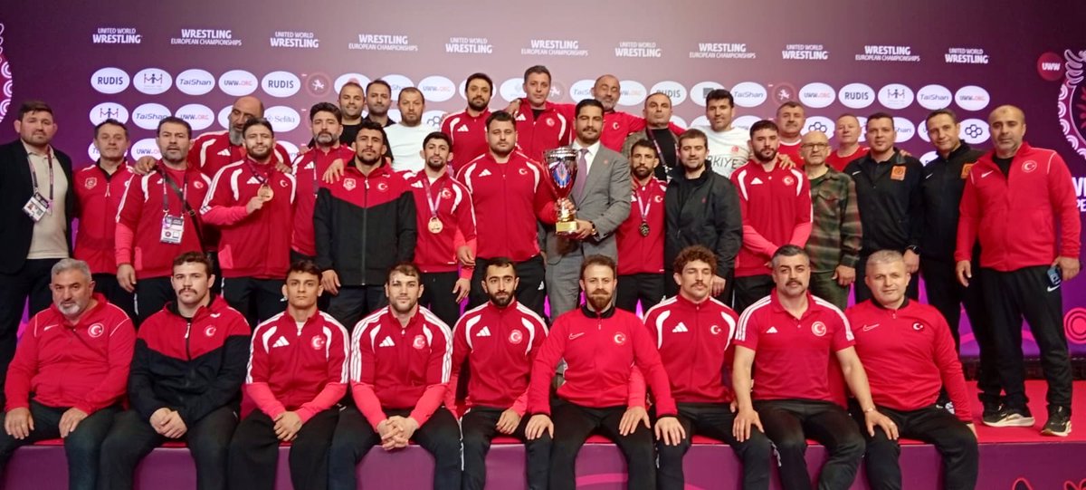 tahaakgul's tweet photo. Grekoromen Güreş A Milli Takımımız AVRUPA İKİNCİSİ! 🇹🇷🥈

1 ALTIN, 1 GÜMÜŞ, 2 BRONZ, UNUTULMAZ TARİHİ ZAFER! 🔥

Arnavutluk’un başkenti Tiran’da düzenlenen Avrupa Güreş Şampiyonası’nda grekoromen stil A Milli Takımımız, ortaya koyduğu performansla Avrupa ikinciliğini elde etti.

Şampiyonada milli güreşçilerimiz; 1 altın, 1 gümüş ve 2 bronz madalya kazanarak takım halinde önemli bir başarıya imza attı. 130 kilogramda mücadele eden Rıza Kayaalp, 13. Avrupa şampiyonluğuna ulaşarak Aleksandr Karelin’e ait rekoru geride bıraktı ve tarihe geçti.

Tüm ekibi canı gönülden kutluyorum..