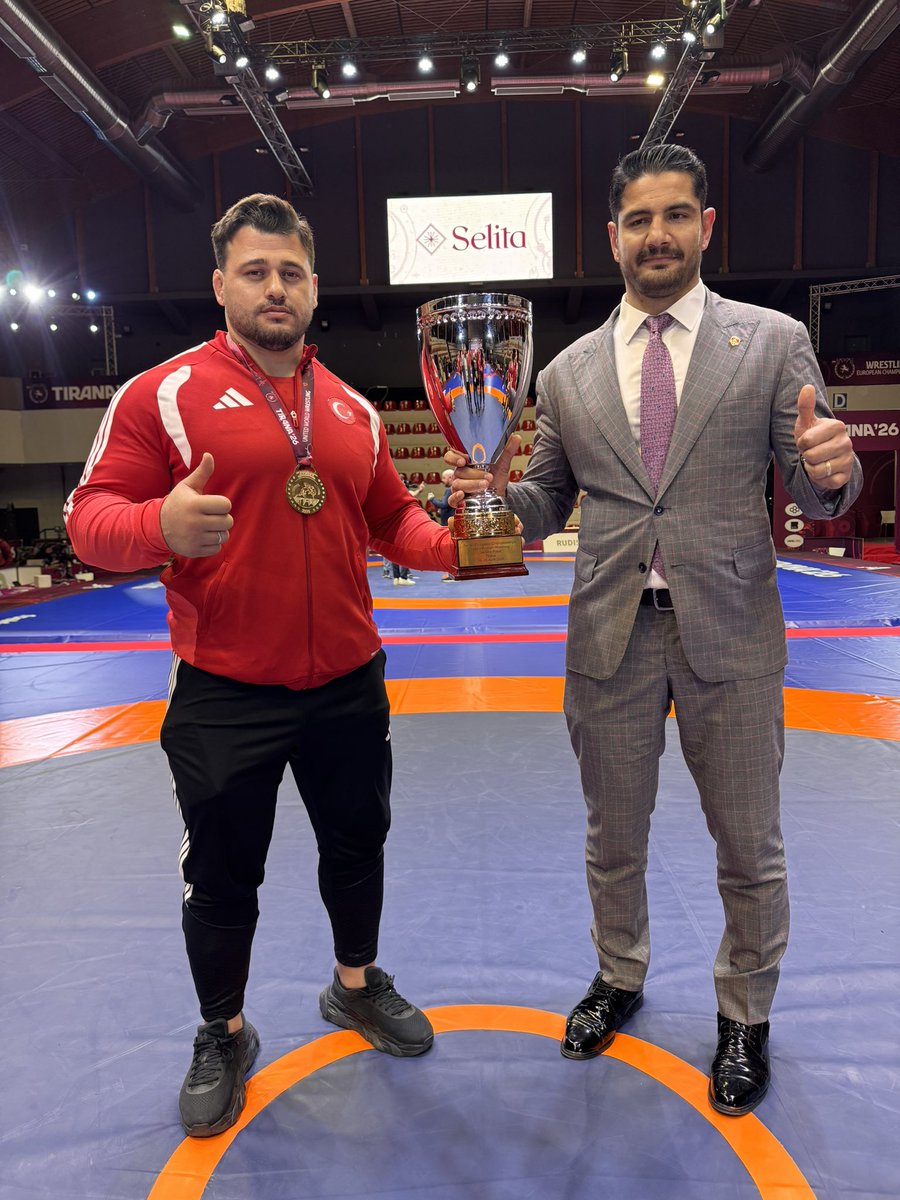 tahaakgul's tweet photo. Grekoromen Güreş A Milli Takımımız AVRUPA İKİNCİSİ! 🇹🇷🥈

1 ALTIN, 1 GÜMÜŞ, 2 BRONZ, UNUTULMAZ TARİHİ ZAFER! 🔥

Arnavutluk’un başkenti Tiran’da düzenlenen Avrupa Güreş Şampiyonası’nda grekoromen stil A Milli Takımımız, ortaya koyduğu performansla Avrupa ikinciliğini elde etti.

Şampiyonada milli güreşçilerimiz; 1 altın, 1 gümüş ve 2 bronz madalya kazanarak takım halinde önemli bir başarıya imza attı. 130 kilogramda mücadele eden Rıza Kayaalp, 13. Avrupa şampiyonluğuna ulaşarak Aleksandr Karelin’e ait rekoru geride bıraktı ve tarihe geçti.

Tüm ekibi canı gönülden kutluyorum..