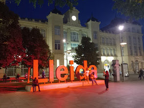 Es lamentable que s’hagi de repetir un cop i un altre: EL NOM ÉS LLEIDA.
I em resulta desesperant, i ja un punt ofensiu, que el President de la Generalitat no respecti el topònim legal pel qual molts vàrem lluitar, inclosa gent del seu propi partit.
Els noms es defensen sempre!
