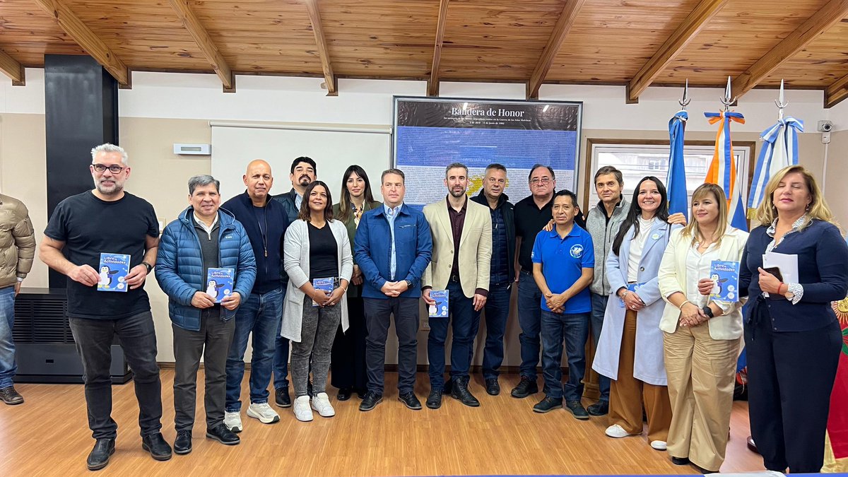 Pino_Ush's tweet image. En la Comisión 7 "Malvinas" nos reunimos con integrantes del Centro de Veteranos de Guerra para abordar temas en agenda que hacen a la soberanía argentina en el Altlántico Sur.

#Malvinas #soberanía #proyectos #legislatura #jcpinotdf