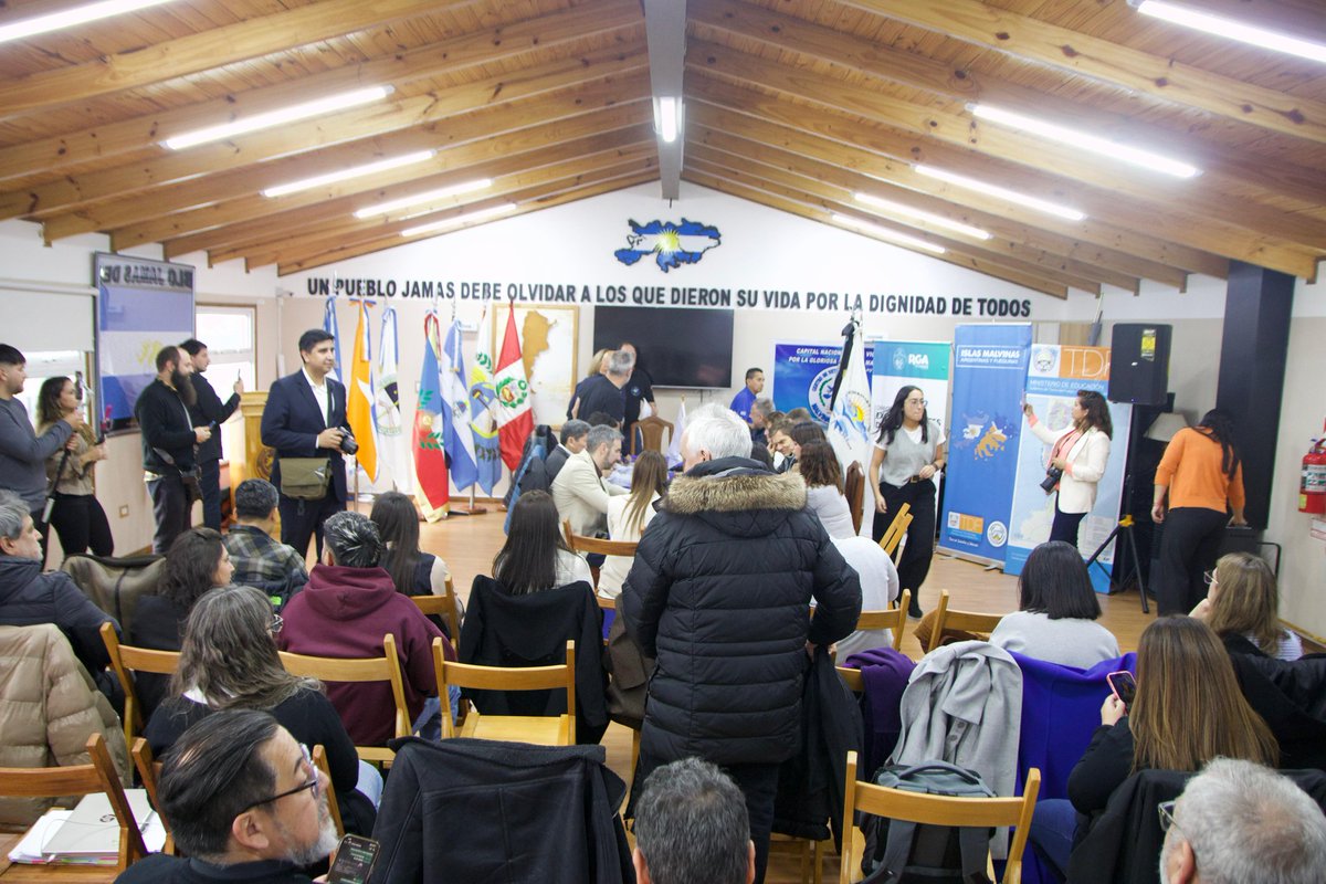 Pino_Ush's tweet image. En la Comisión 7 "Malvinas" nos reunimos con integrantes del Centro de Veteranos de Guerra para abordar temas en agenda que hacen a la soberanía argentina en el Altlántico Sur.

#Malvinas #soberanía #proyectos #legislatura #jcpinotdf