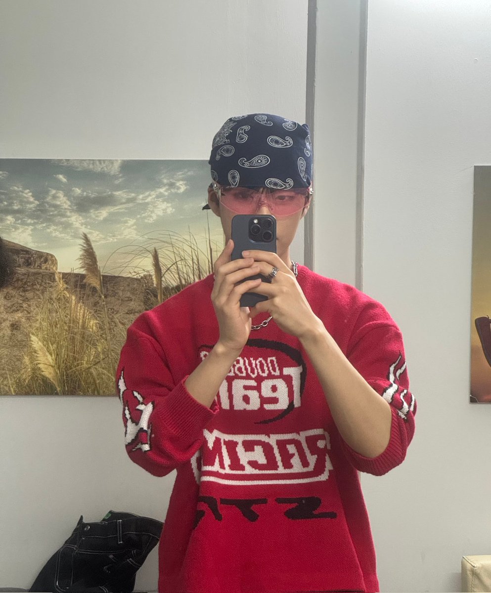 chk3_'s tweet photo. bstage update 260418
그대신 핑크색 ���경 -쓴 사진 보 여줄게

#FROM_TRENDZ #TO_FRIENDZ #TRENDZ #트렌드지 #hankook https://t.co/ekvc53S0yp