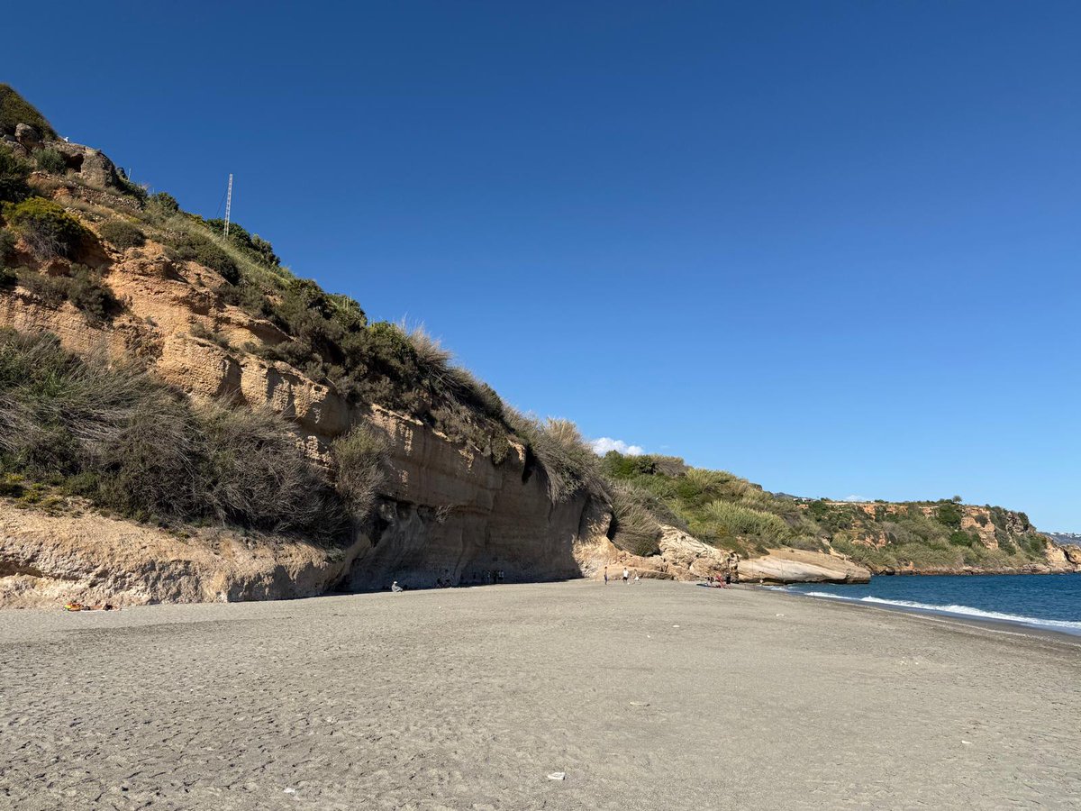 lucarallo's tweet photo. In Andalusia, Spagna, esiste un luogo magico. Si chiama Nerja, un paradiso con una storia millenaria che parte dalla preistoria, testimoniata da grotte abitate oltre 40000 anni fa. Fondata dai fenici, passata per romani e musulmani, oggi è famosa per il Balcón de Europa. https://t.co/Fb6i0YTzw4
