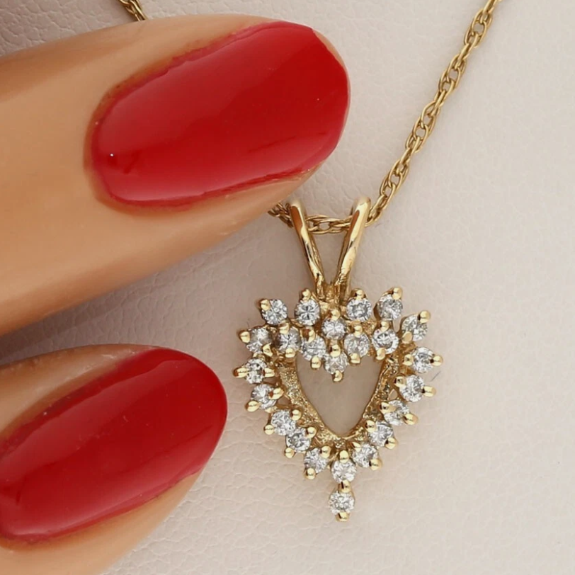 adinajewelers's tweet image. Mother’s Day sparkle for just $380.37! This 14K gold heart pendant features .30CT natural diamonds—a meaningful gift at a great price.

#MothersDay #DiamondPendant #NaturalDiamonds

ebay.com/itm/3756455649…