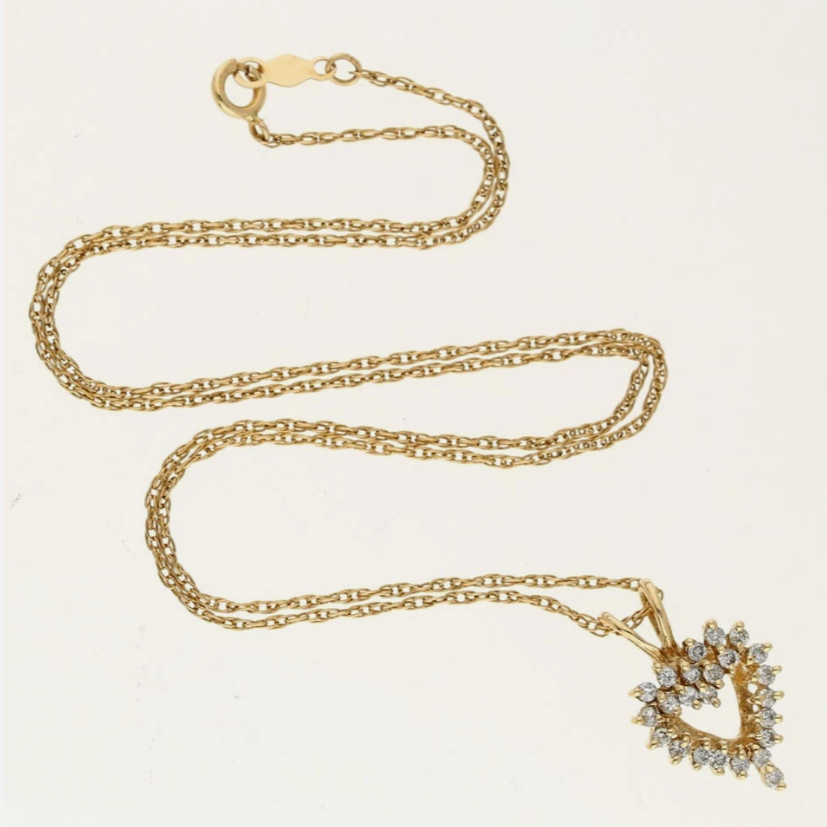 adinajewelers's tweet image. Mother’s Day sparkle for just $380.37! This 14K gold heart pendant features .30CT natural diamonds—a meaningful gift at a great price.

#MothersDay #DiamondPendant #NaturalDiamonds

ebay.com/itm/3756455649…