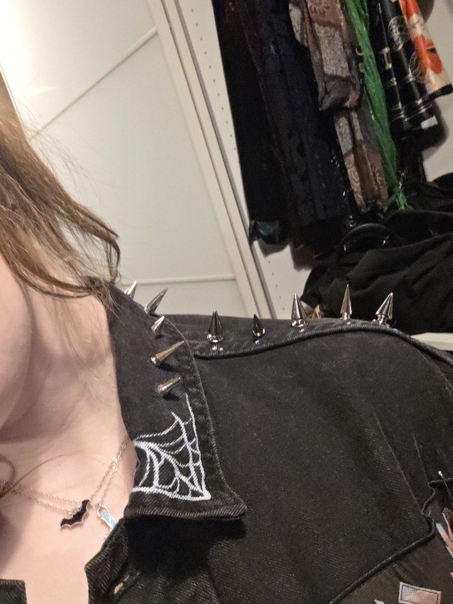 Goth Ms Frizzle 🧚🏻‍♀️ tweet media