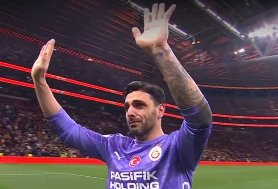 Günay galatasarayın mert hakan yandaşıdır kamera karşısında boş konuşmaktan başka hiçbir işe yaramaz