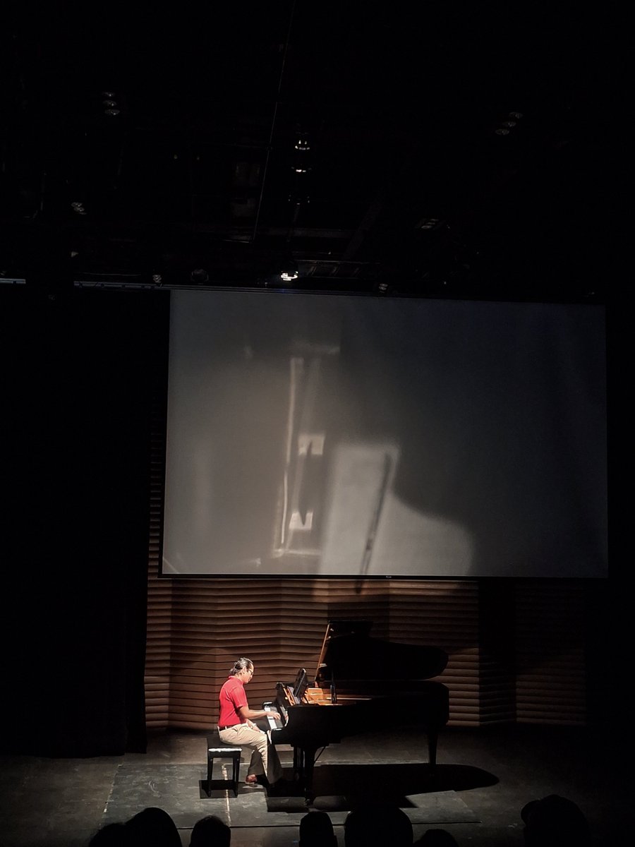 musicaunam's tweet photo. Como parte del Programa Universitario de Música Actual, el Sexteto Místico reunió obras para distintas formaciones instrumentales, desde piano y guitarra sola hasta combinaciones con electrónica y ensamble mixto. ¡Gracias por asistir!

Participaron: Fernando Martínez Cueto, director / Eduardo Muñoz, saxofón / Ezequiel González, piano / Emilia Castañeda, flauta / Daniela Sierra, oboe / Carlos Chimal Hernández, guitarra

#MúsicaUNAM #CulturaUNAM