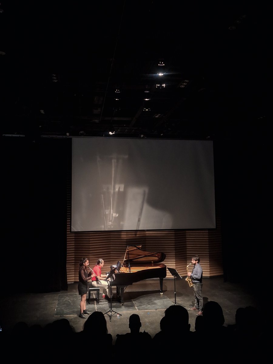 musicaunam's tweet photo. Como parte del Programa Universitario de Música Actual, el Sexteto Místico reunió obras para distintas formaciones instrumentales, desde piano y guitarra sola hasta combinaciones con electrónica y ensamble mixto. ¡Gracias por asistir!

Participaron: Fernando Martínez Cueto, director / Eduardo Muñoz, saxofón / Ezequiel González, piano / Emilia Castañeda, flauta / Daniela Sierra, oboe / Carlos Chimal Hernández, guitarra

#MúsicaUNAM #CulturaUNAM