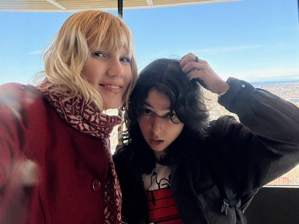 ciri ‧₊˚ tweet media