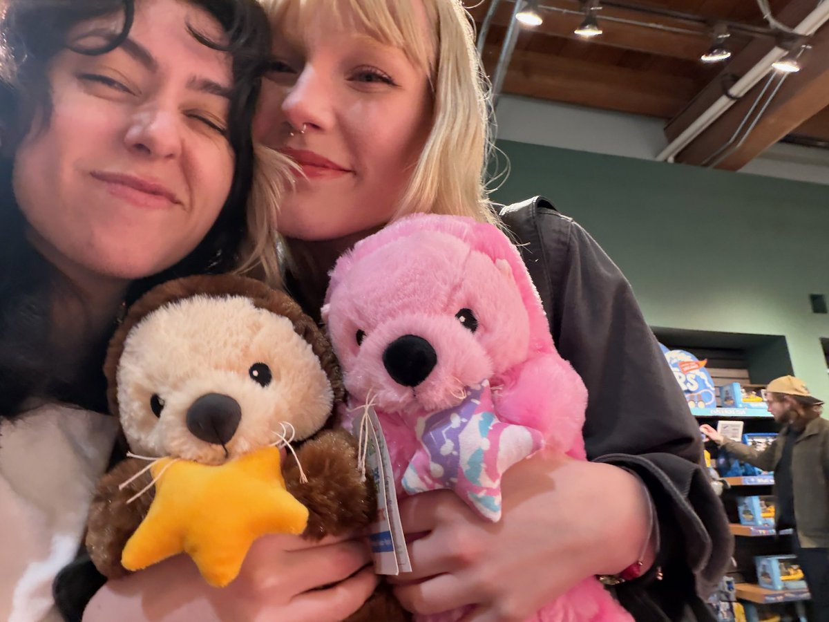 ciri ‧₊˚ tweet media