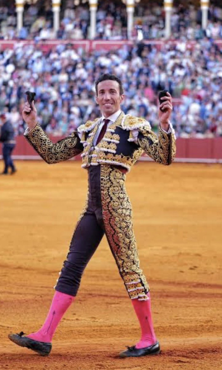 ismaa_ml8's tweet photo. 2025 

👑 DAVID DE MIRANDA
🐂 EL PARRALEJO
⭐️ PUERTA DEL PRÍNCIPE 

2026

👑 DAVID DE MIRANDA
🐂 EL PARRALEJO
⭐️ PUERTA DEL PRÍNCIPE

@DavDeMiranda ¡ES TU AÑO TORERO! https://t.co/nScC3GwQ4h