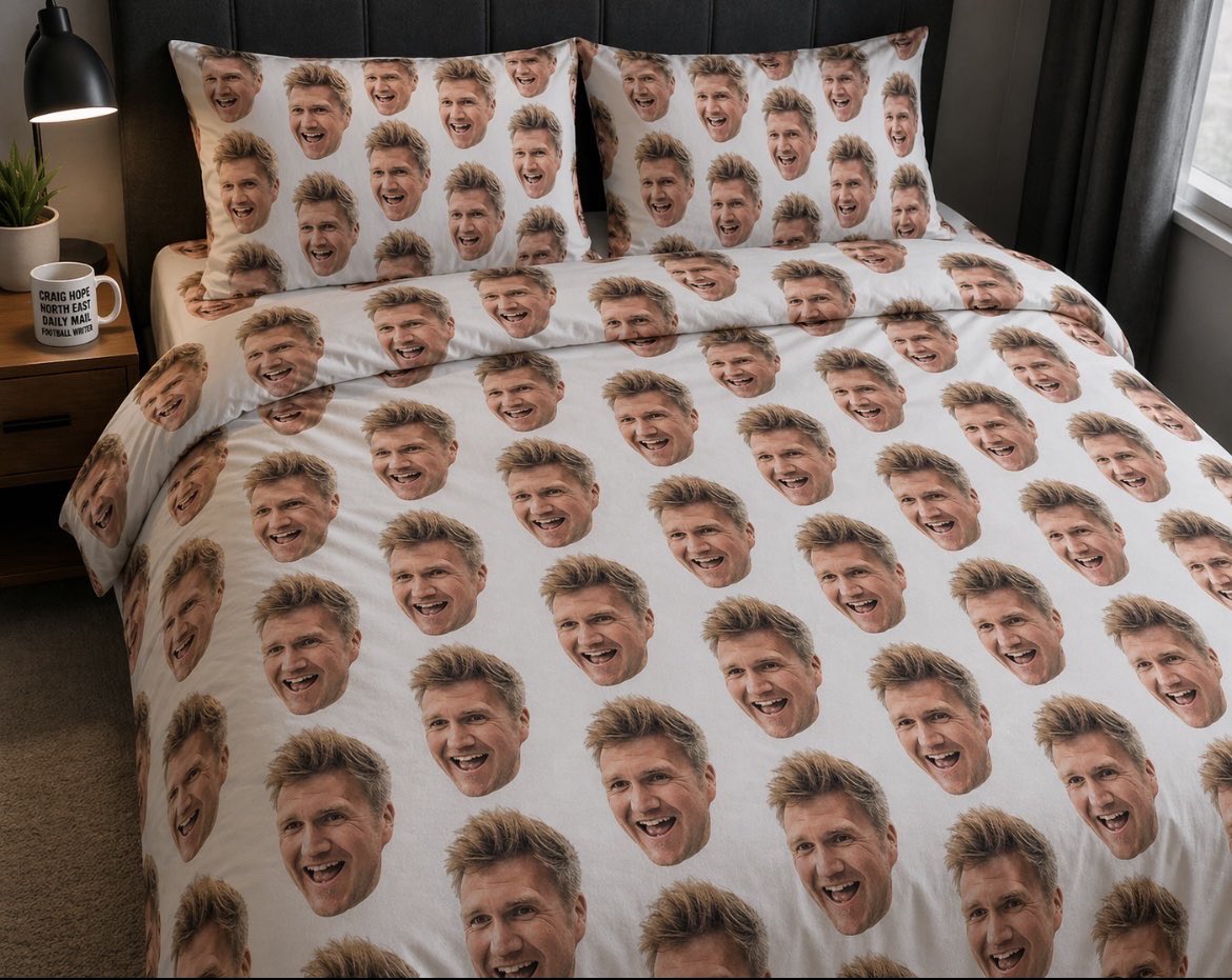 ToonTalk6's tweet photo. @CraigHope_DM what are your thoughts on my new bedding? #scratchandsniff https://t.co/ze7LHCGCXP
