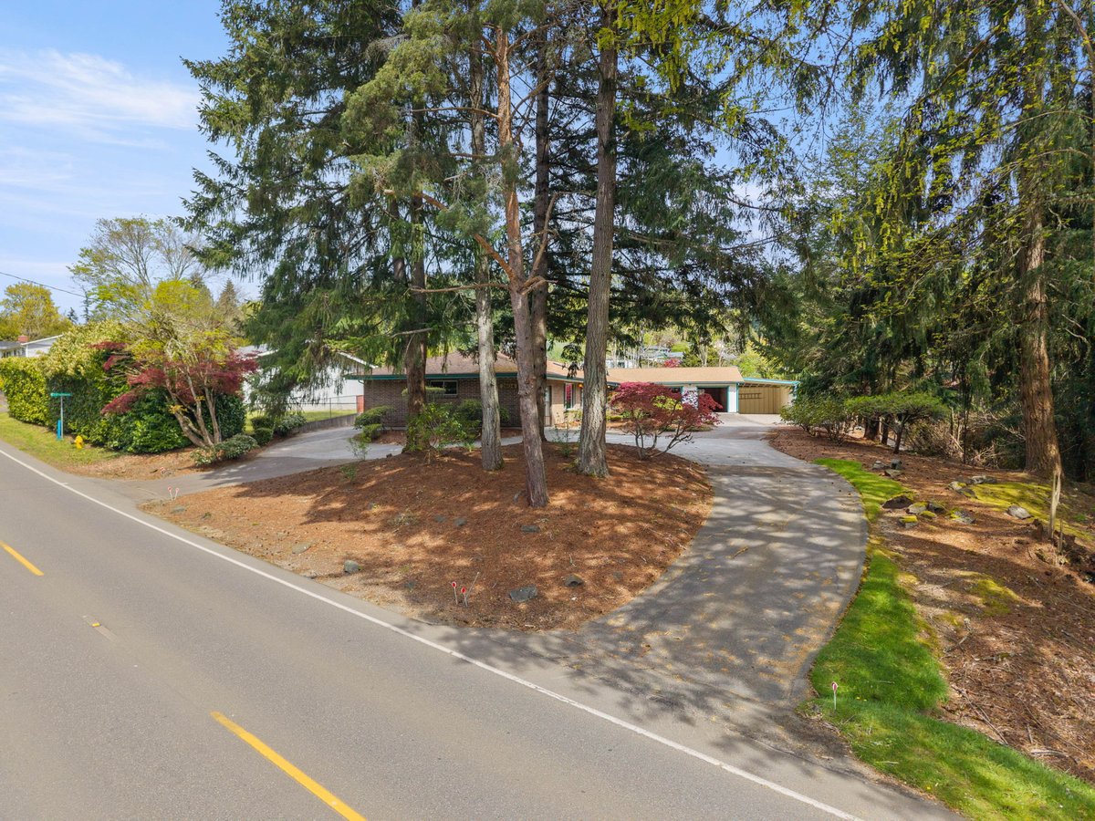 adeptREconnect's tweet photo. Need space without the price tag?

2,400+ sq ft • one level
Bonus space w/ separate entry
Huge garage + shop
Creekside privacy 🌲
Live now. Update over time.
📍 Bremerton

https://t.co/KglcivHqoo https://t.co/idbvcxMkKx