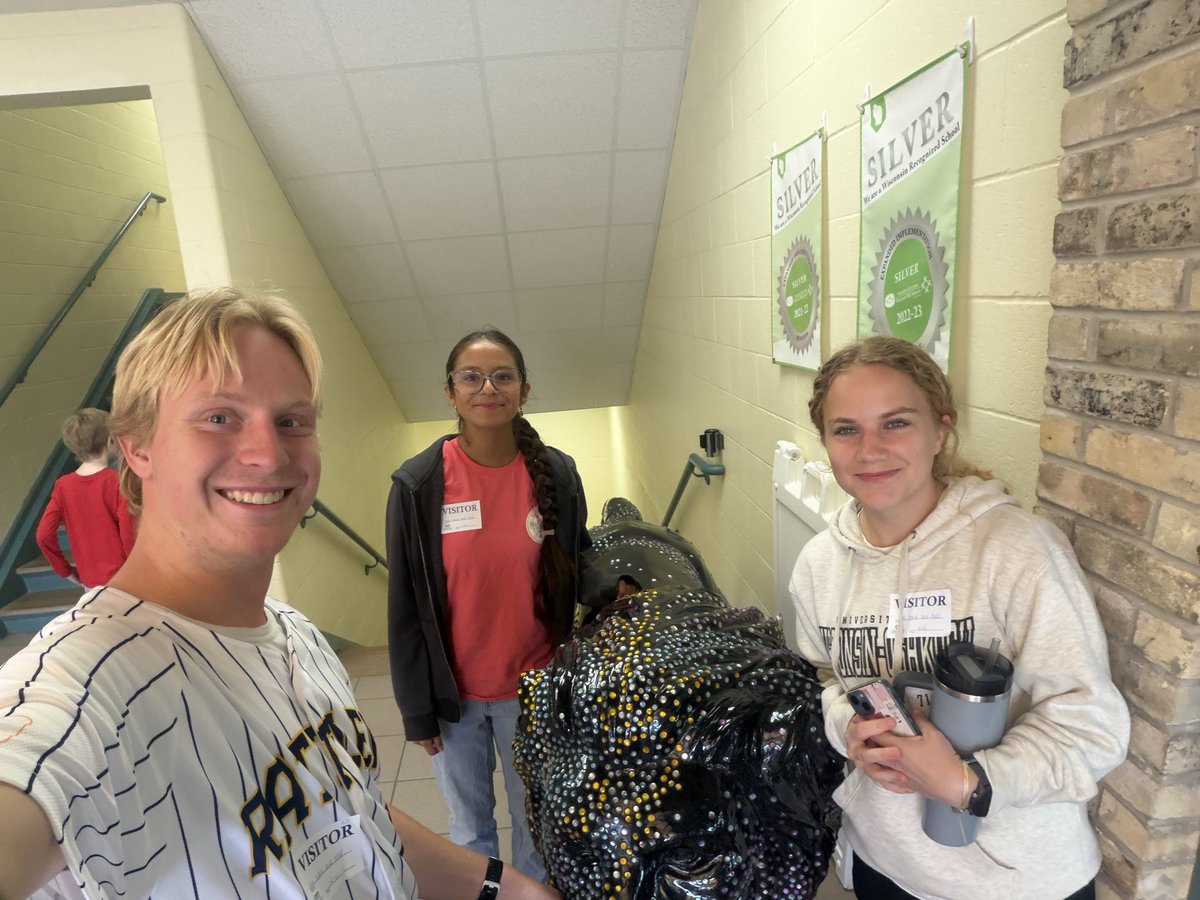 UWOTF_CC's tweet photo. Another big THANK YOU shout out to members of our @UWOTF_CC teams for volunteering this week. These individuals spent time helping students with reading and in Phys Ed class at Jefferson Elementary!  Way to go, Titans! #TitansServe https://t.co/aYU2jmCLSA