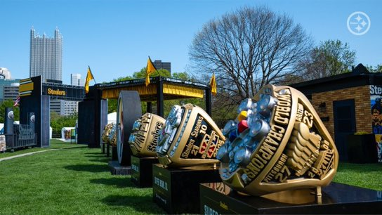 Steelersdepot's tweet image. I wonder how much those big ass Super Bowl rings cost to get made. #Steelers #NFL