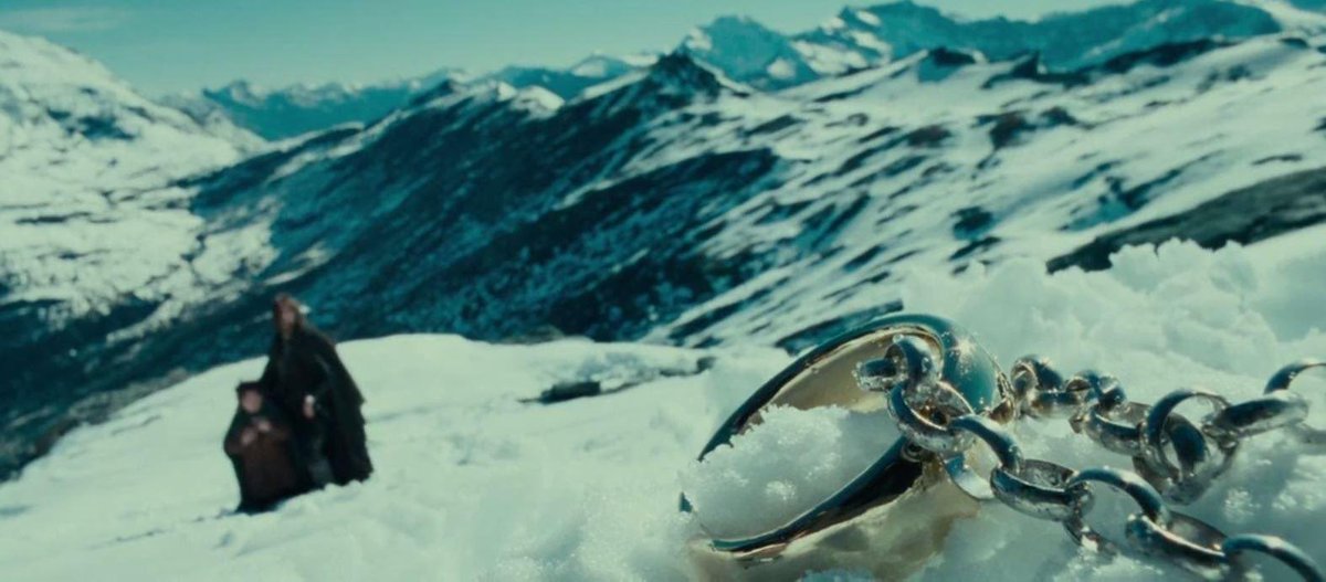 Yüzüklerin Efendisi'nde perspektifi güçlendirmek için kullanılan dev yüzükler