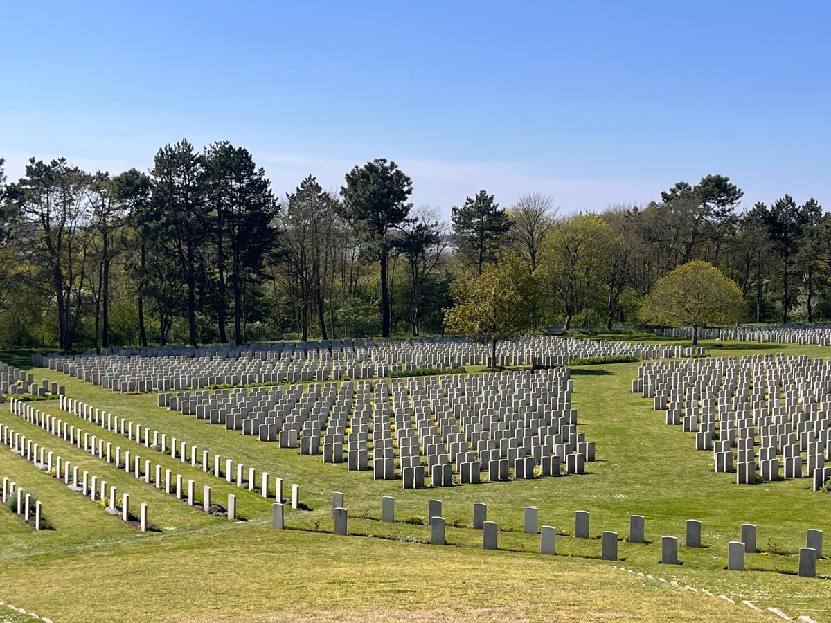 CDPS_Southwark's tweet image. Year Five pupils have arrived at Hardelot in France for their 3-day residential! Our first stop was the Commonwealth Cemetery at Étaples, followed by wonderful beach paddles! #LearningBeyondTheClassroom
#ExperientialLearning