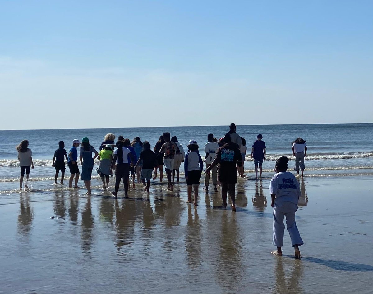 CDPS_Southwark's tweet image. Year Five pupils have arrived at Hardelot in France for their 3-day residential! Our first stop was the Commonwealth Cemetery at Étaples, followed by wonderful beach paddles! #LearningBeyondTheClassroom
#ExperientialLearning