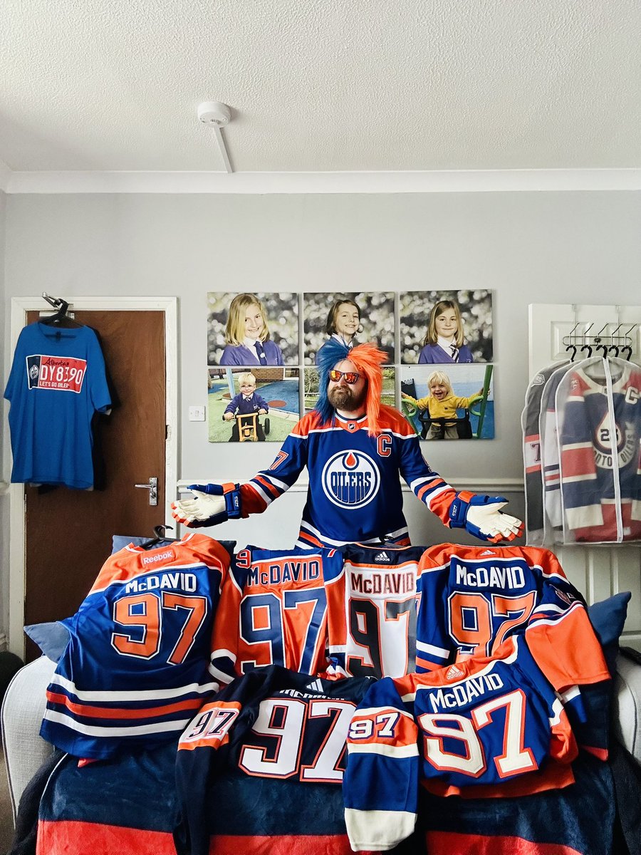 RussJerichoArt's tweet image. You’re talking about me, @SarahRyanYEG.

The UK and probably Europe’s UNDISPUTED @EdmontonOilers SUPERFAN.

But, if being far away is a dealbreaker, then @oilcountry1979 IS your man! He’s the #ShPk #Oilers SUPERFAN! 💙🧡

#LetsGoOilers