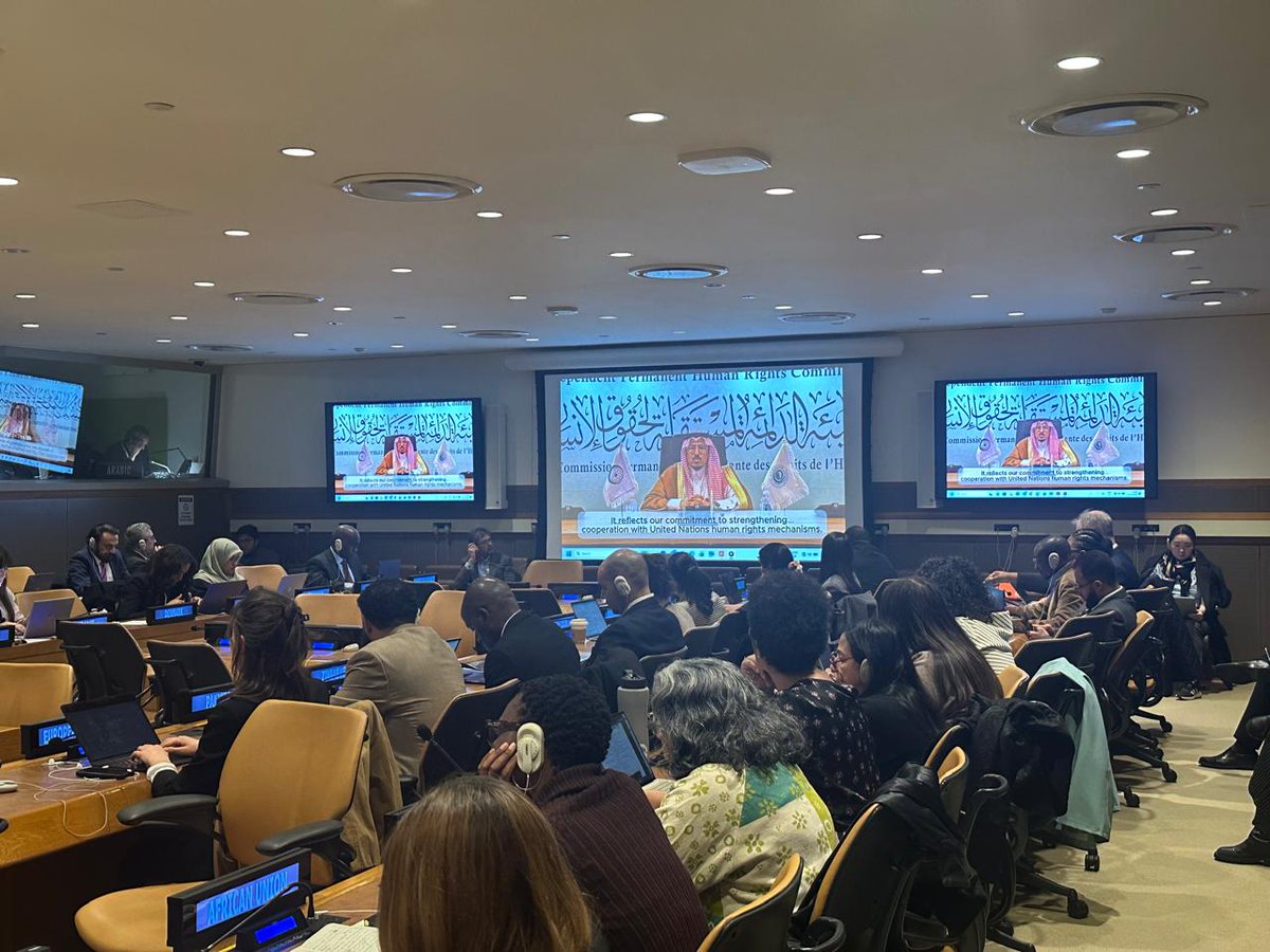 OIC_IPHRC's tweet image. تبدأ الآن كلمة سعادة الدكتور هادي بن علي اليامي، المدير التنفيذي للهيئة في الأمم المتحدة، خلال مشاركته في الدورة الثالثة عشرة لآلية الخبراء المعنية بالحق في التنمية.

#OIC #IPHRC #HumanRights #RightToDevelopment