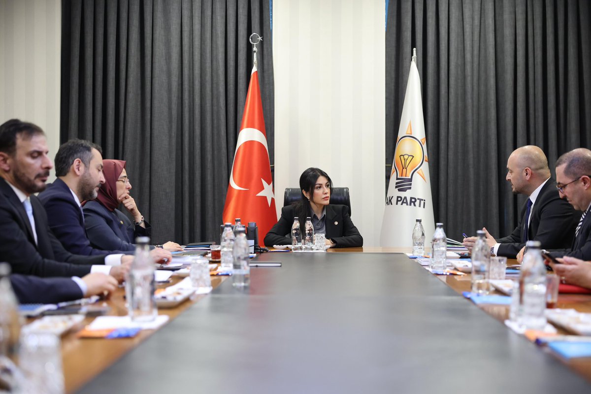 AyanNilhan's tweet photo. 📍 AK Parti Genel Merkezi
22.04.2026
Çevre ve Şehircilik Politikaları Başkanlığı birim toplantısı.

Katkı sunan herkese çok teşekkür ederiz. https://t.co/WwpGi7MKKQ