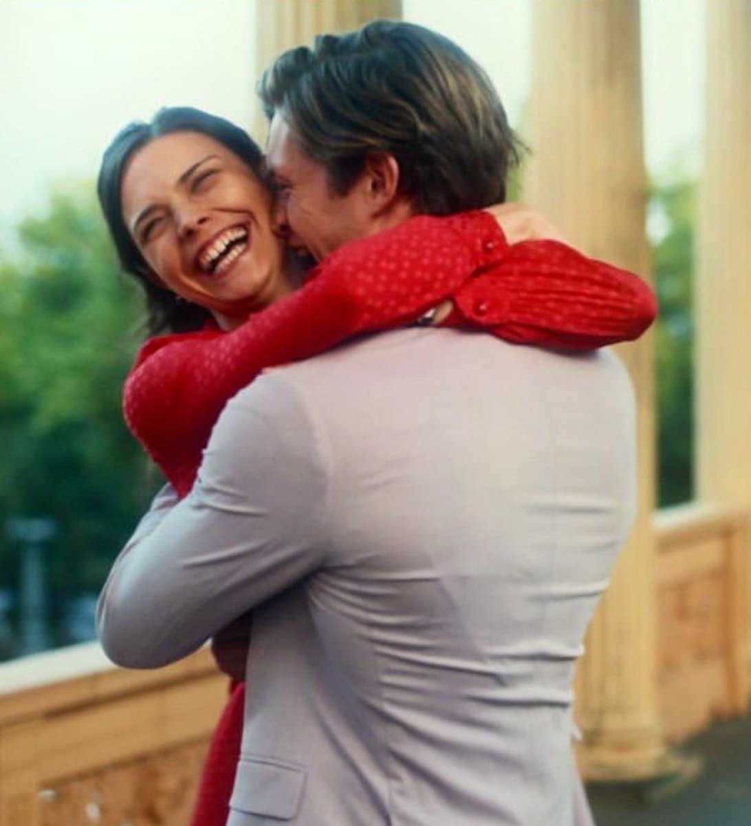 sararipple's tweet image. This is happiness! 🥰✨✨ #MaxtonHall