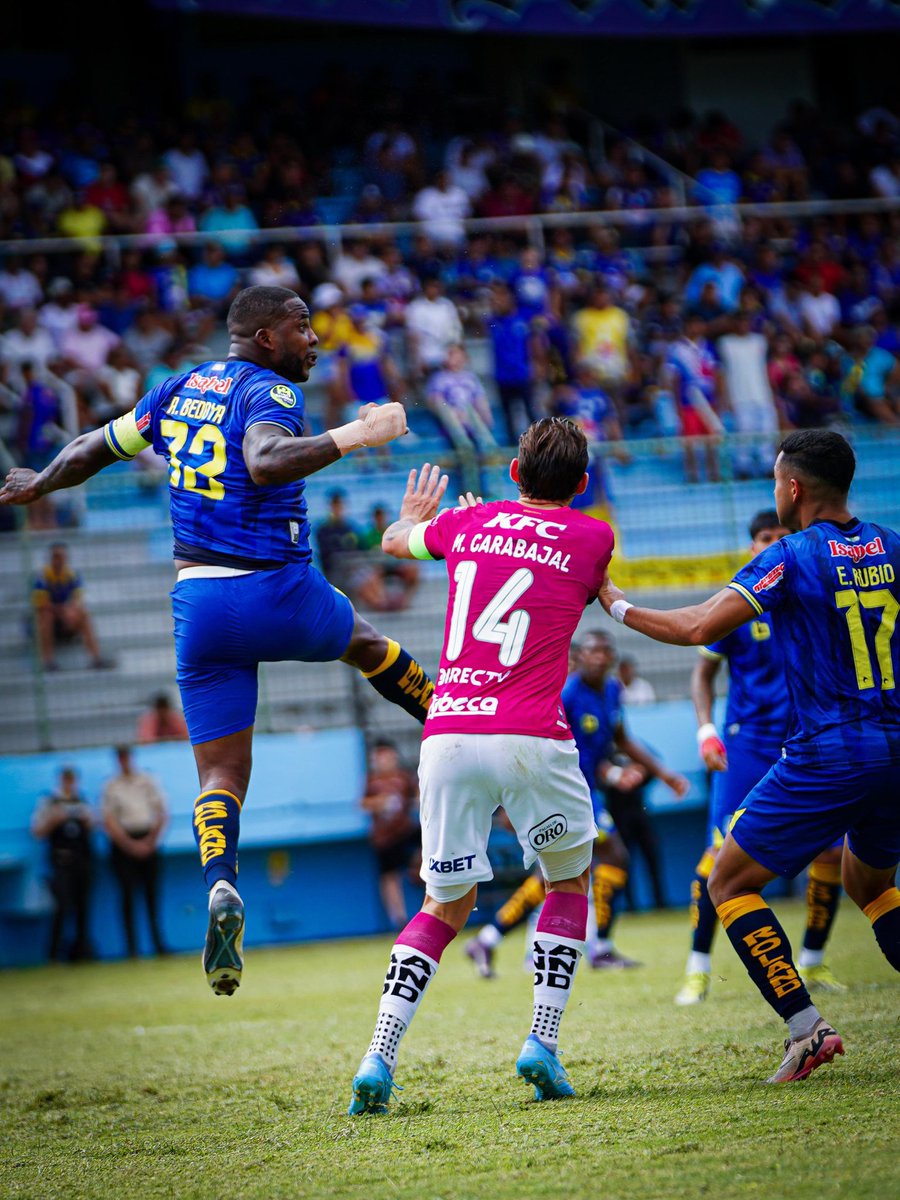 GolSportRadio's tweet image. Era, era. "Brian Heras (error grosero del golero del #Delfín) le dio la victoria al #IDV en el Jocay de #Manta

#Delfin 0 - 1 #IDV
⚽ Gol de Justin Lerma 🔵⚫