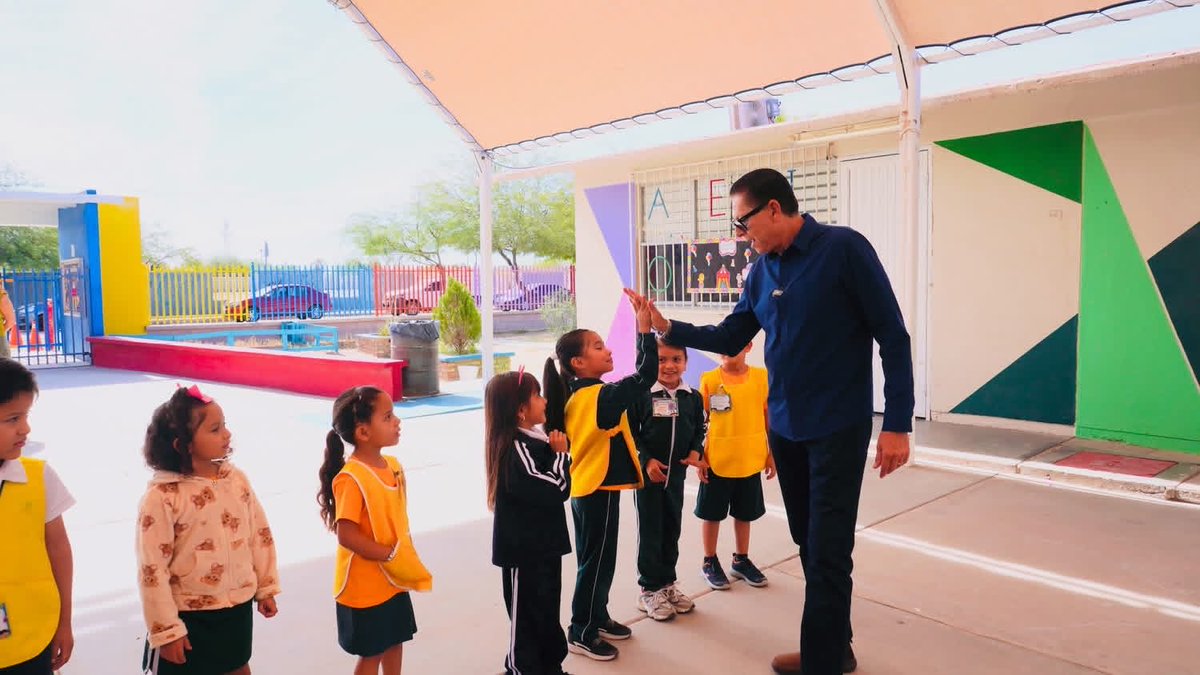 CesarIvan2018's tweet photo. Seguimos mejorando nuestros planteles con acciones que sí hacen la diferencia.

Hoy arrancamos la construcción del cerco perimetral en el Jardín de Niños Club Rotario, una obra que brindará mayor seguridad a nuestras niñas y niños.

Agradecemos el respaldo de nuestro señor gobernador @AlfonsoDurazo, por seguir impulsando obras que benefician a nuestras escuelas.

#HagamosQueSuceda #PorAmorASanLuis #sanluissemueve