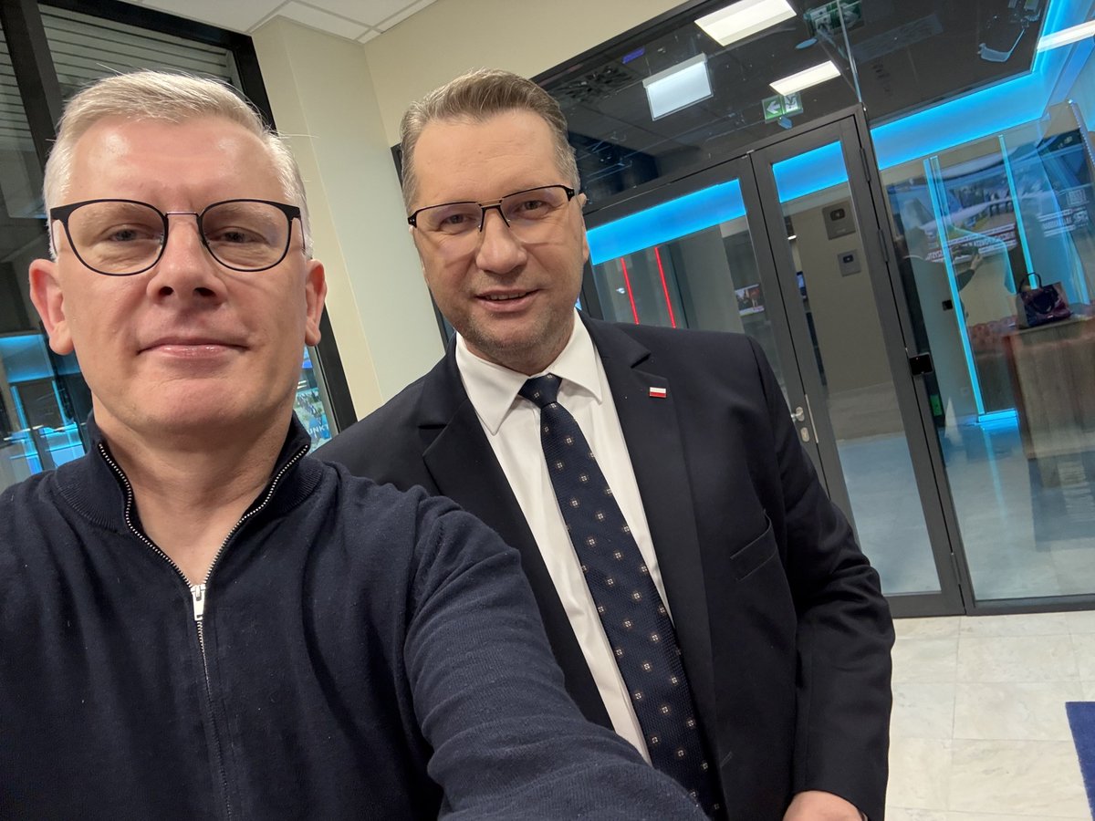 W Domu Wolnego Słowa rozmowy wolnych Polaków! Dziękuję Przemku ⁦<a href="/CzarnekP/">Przemysław Czarnek</a>⁩ i dalej walczymy o Polskę!