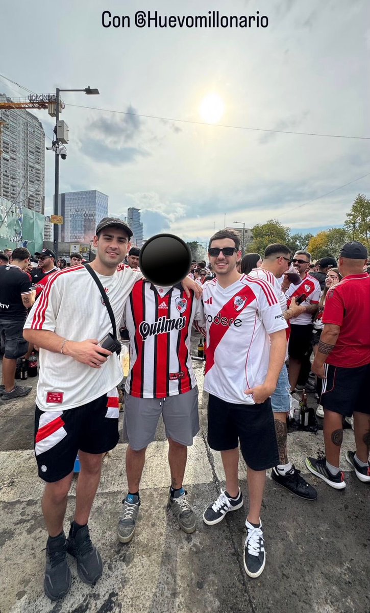 huevomillonar1o's tweet photo. presente en el super con dos fieles seguidores. tengo pendiente profundizar en el “nuevo” river de Coudet.
no faltaran mis comentarios al respecto, el huevo ya descanso, ahora toca descargar https://t.co/V7melpdwjr