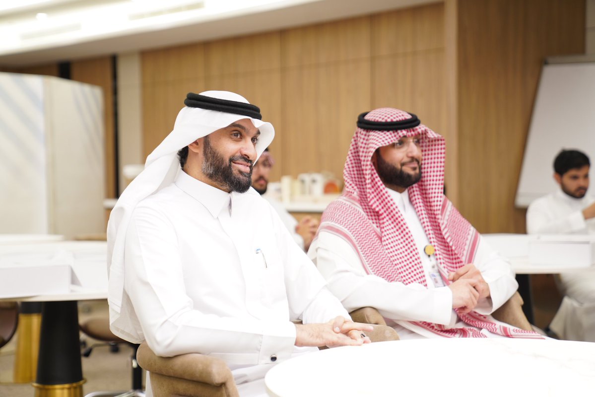 KFUPM_DSA's tweet image. اختُتمت فعالية Materials Day بتكريم سعادة عميد شؤون الطلاب د. خالد العنزي الطلاب القائمين على الفعالية تقديرًا لجهودهم في إنجاحها ✨🔬

#جامعة_الملك_فهد_للبترول_والمعادن 
#KFUPM