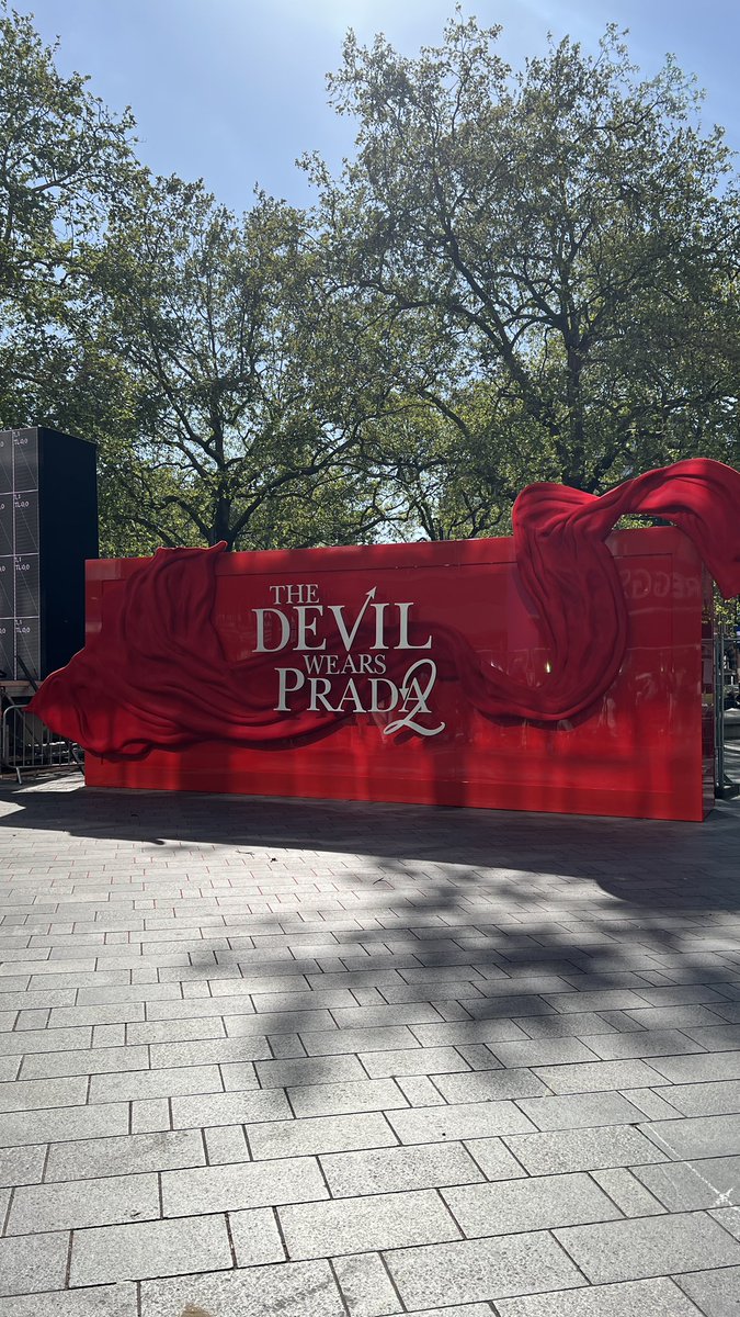 vi💋🐆𐚁 miranda priestly’s husband tweet media