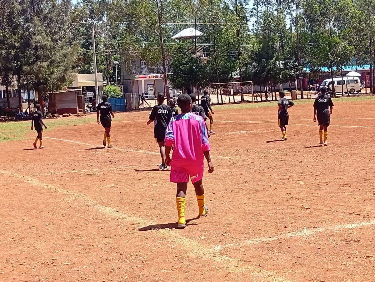 borders_kenya's tweet photo. Football goes beyond the pitch ⚽💙

Today at Kasimba Primary, our girls faced Bonge FC &amp; Oyugis United in powerful friendlies—sharing skills, stories, and sisterhood.

A big boost of confidence and unity through sport.

#FootballForChange #GirlsInFootball #FWBKHomaBay https://t.co/i3mZmRk1pI