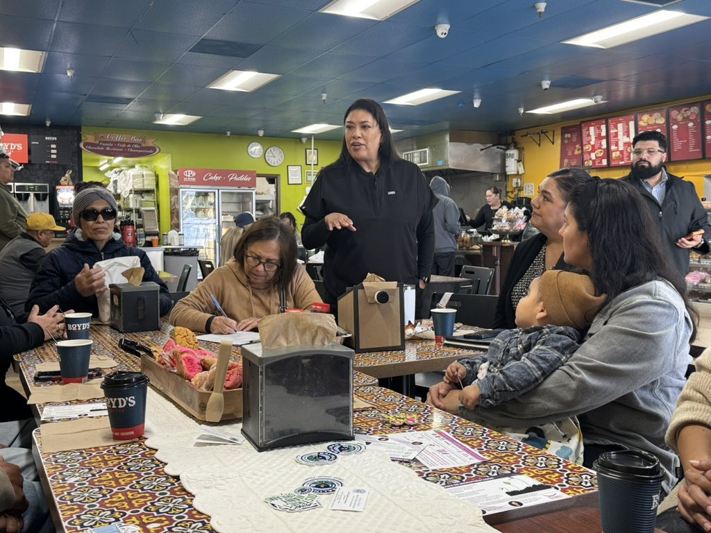 zjgalvan's tweet image. Cafecito, anyone? ☕️ ☕️☕️

We hosted our Coffee with the Supt and Board of Trustees this morning where the topics and agenda was all yours!💙🩵💚

Thank you, Mamas &amp;amp; Papas! 🩵💙💛

What a beautiful morning in the @SUHSDofficial 💙🩵💚💛🤍

#YOUmatter
#LeadershipMatters