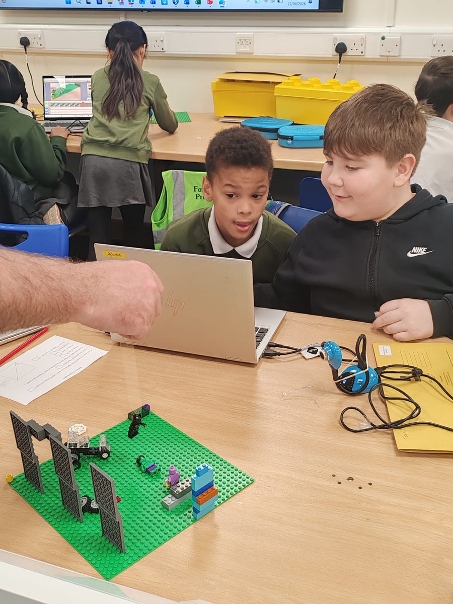 ForestersPS's tweet image. @WhitgiftSchool1  Day 3. The children created stop-motion animation using Lego! 📸 #KS2