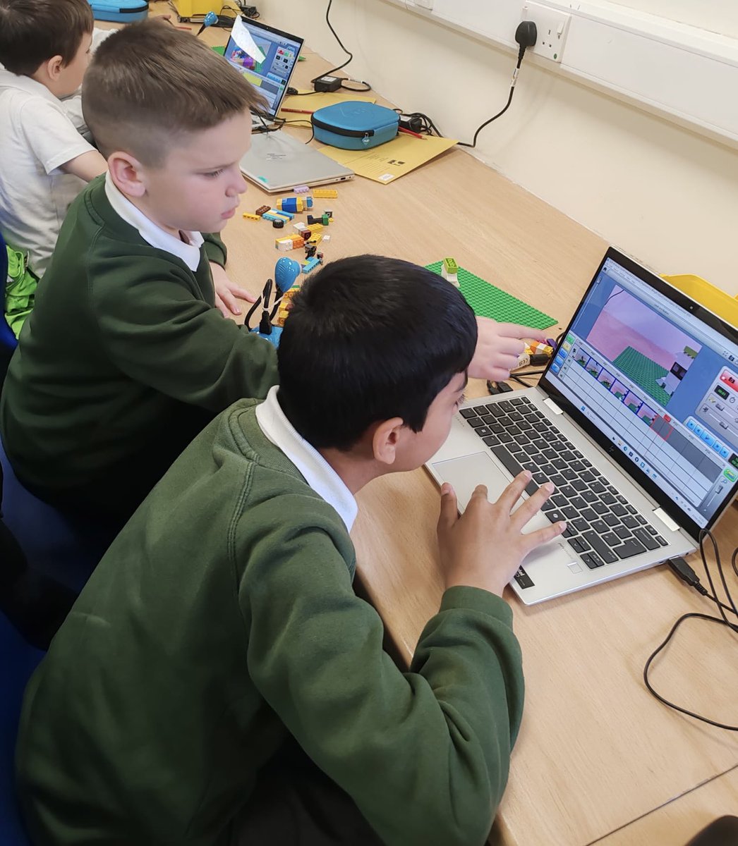 ForestersPS's tweet image. @WhitgiftSchool1  Day 3. The children created stop-motion animation using Lego! 📸 #KS2