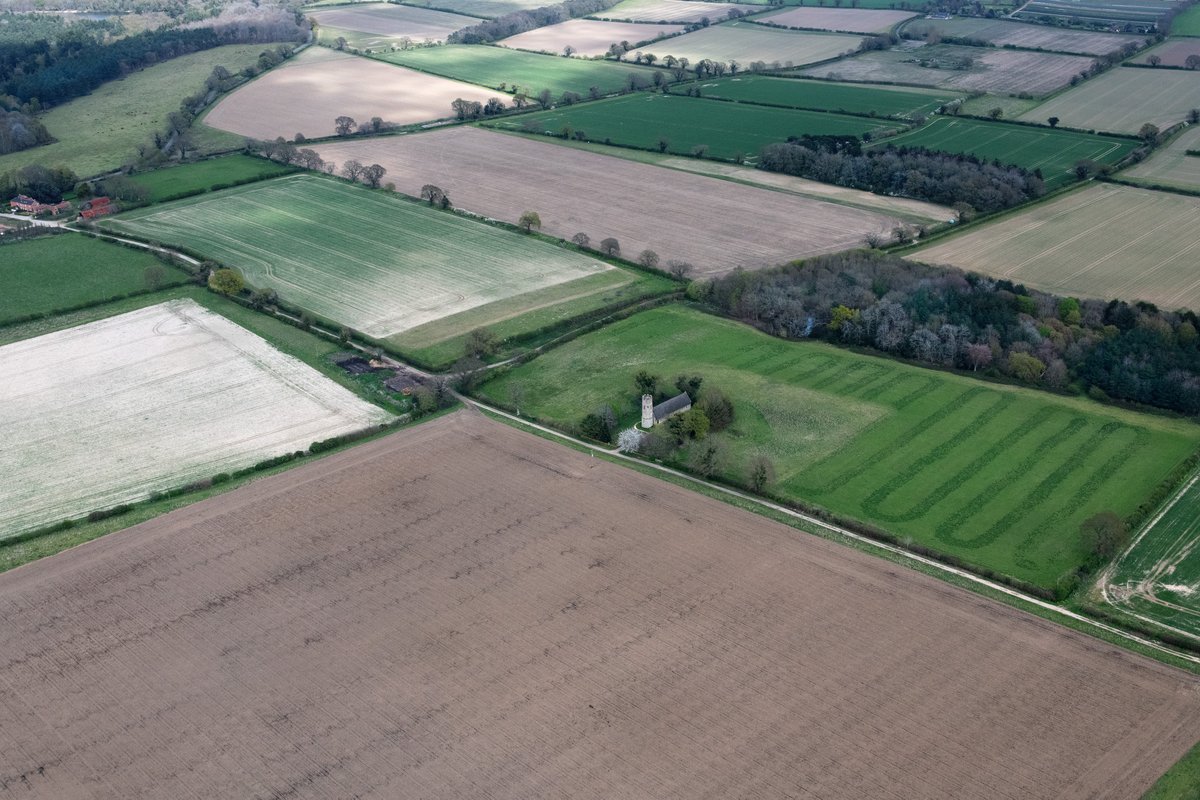 johnfielding001's tweet image. Ashby St Mary aerial image - a Grade I listed church serving a scattered rural community that has shifted over time.  #Norfolk #church #AshbyStMary