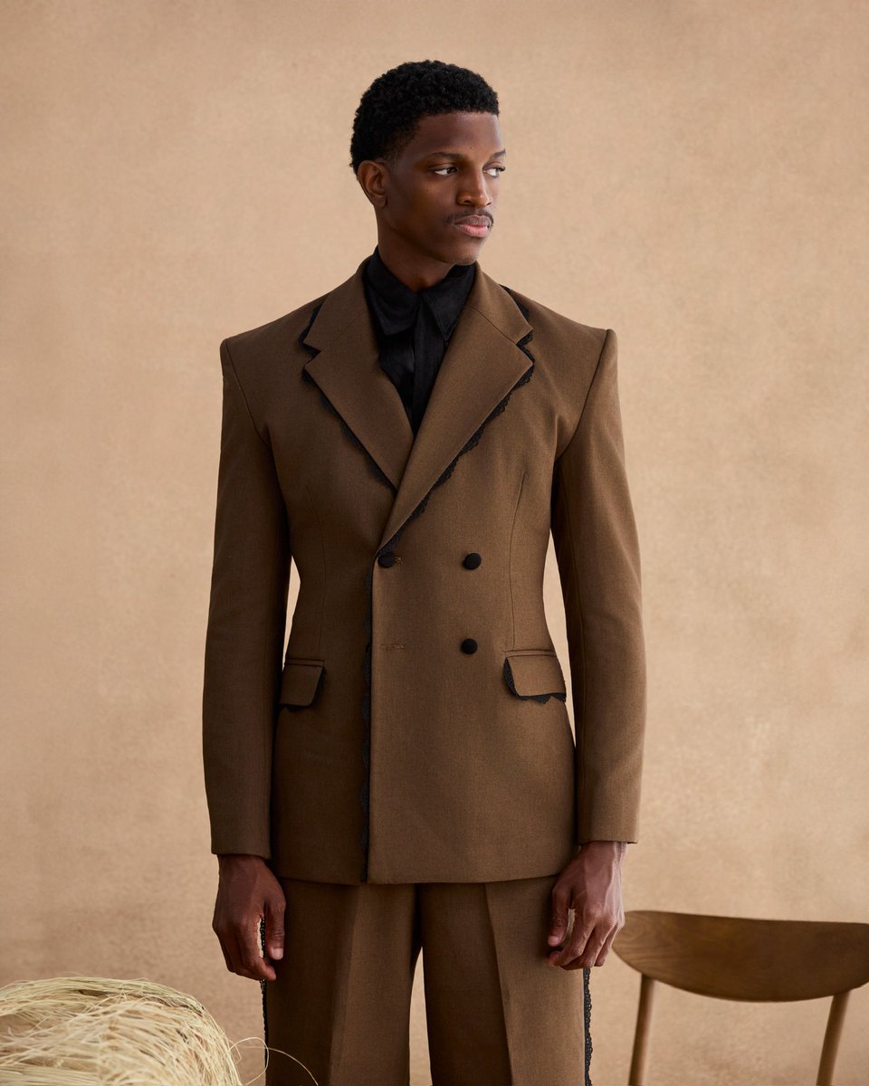 ldmclo_ng's tweet photo. LOOK 20

📸 : @peter_stonee 
Stylist: @stylingstarswithswazzi 
Creative Director: @munaellaokolo 
Hairstylist:  @nrluxehair 
Makeup: @thebeautebyheir_ 
Model: @the4thadams https://t.co/OrMFypTrvl