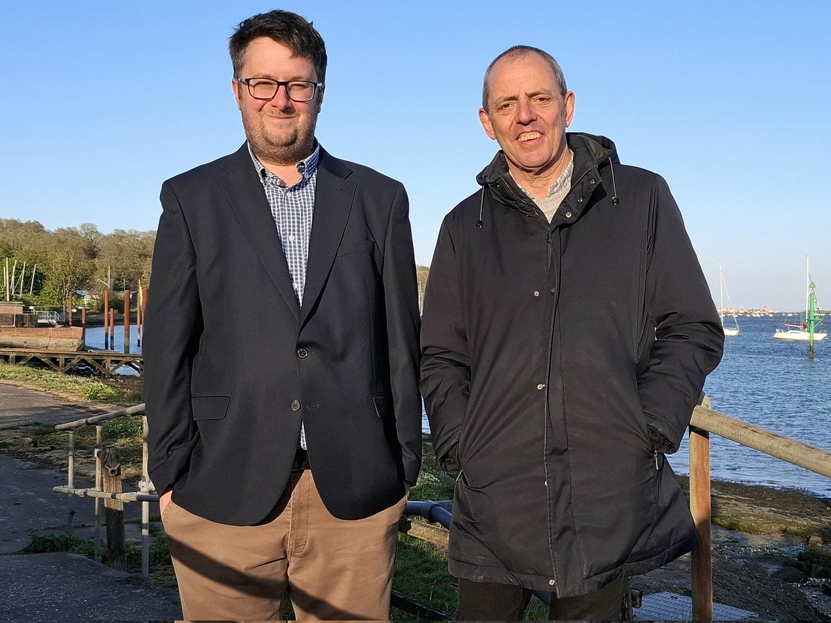 michaelpearcehp's tweet photo. Great to join Parish Councillor Paul Martin (Frindsbury Extra Parish Council) for a chinwag and walkabout around Upnor earlier today.
#Upnor #HooPeninsula #Rochester #Kent #England https://t.co/v7v1m4jkCf