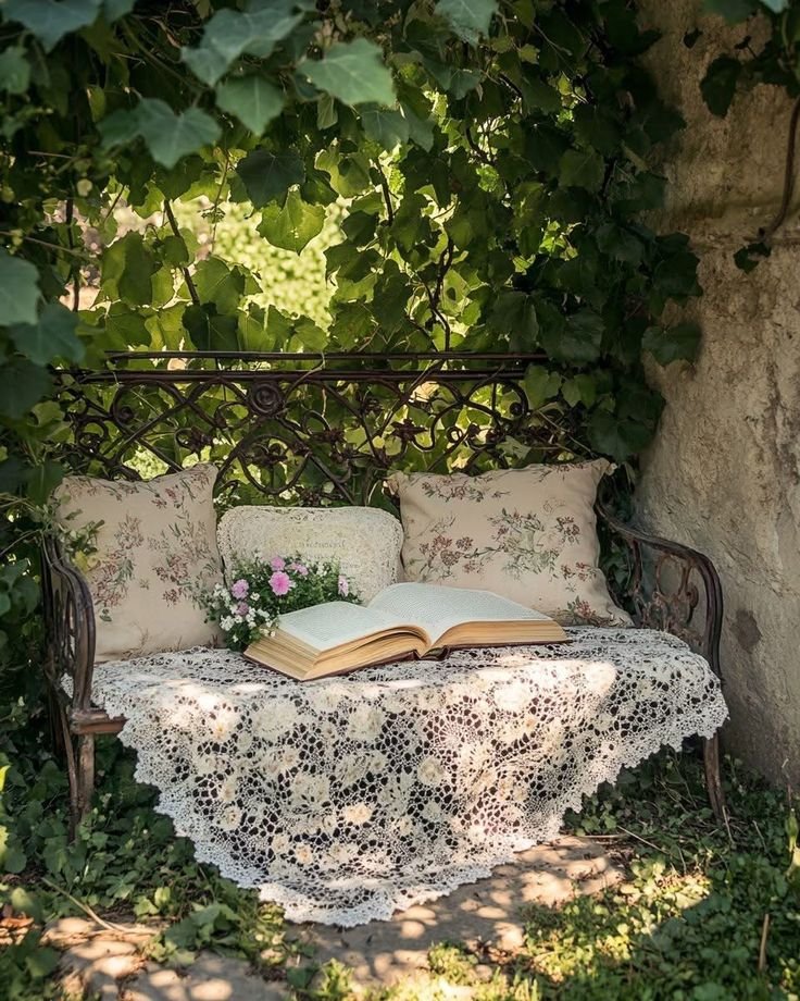 only aesthetic tweet media