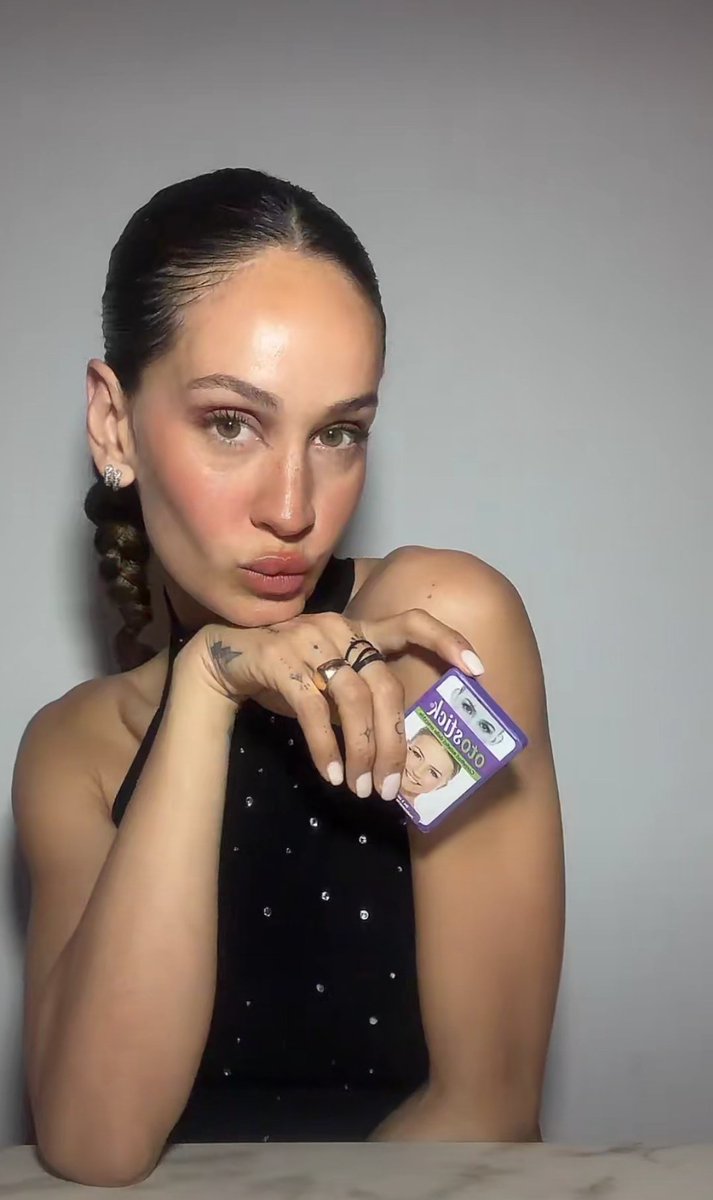 AlinaChelaru06's tweet image. Date un'altro #adv a questa dea 🤍
#heleners